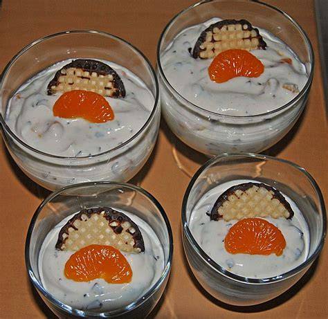 Mohrenkopf Dessert mit Quark angerichtet in Gläsern