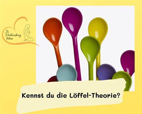Mokka-Eisportion mit Espresso-Bohne auf Löffel