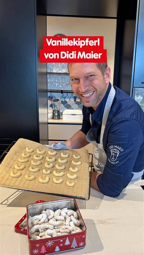 Mokkaschokolade und Zutaten auf der Arbeitsfläche