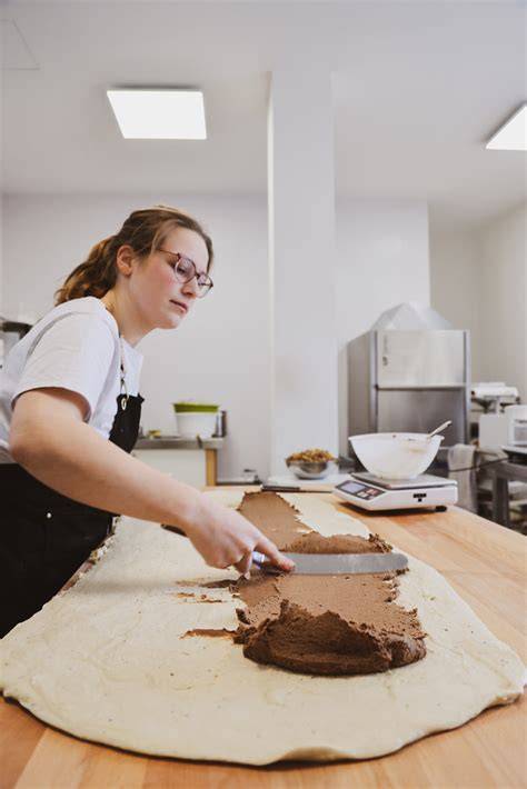 Monika Marga bei der Arbeit in ihrer Backstube