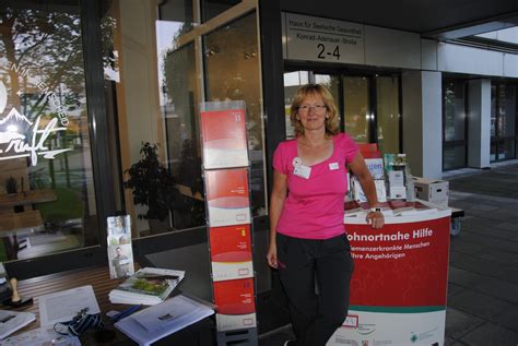 Monika Wilhelmi mit ihrer Marillen-Konfitüre
