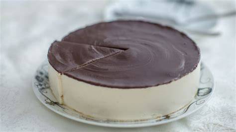 Monte-Kuchen mit flüssiger Schokoladenschicht
