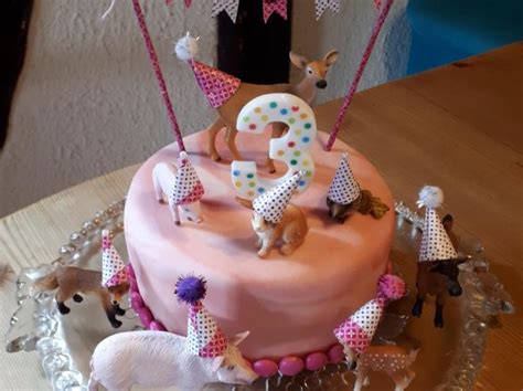 Motivtorte mit Fondant und fruchtiger Buttercreme