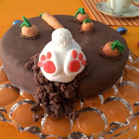 Motivtorte mit Ganache und Deko aus Fondant