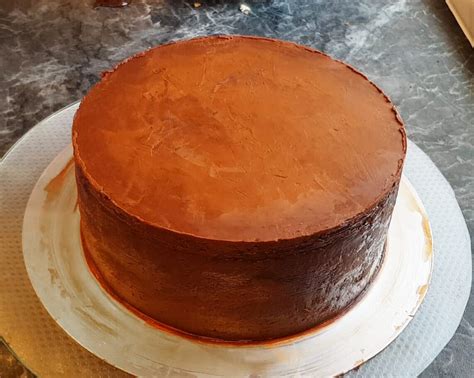 Motivtorte mit Ganache unter Fondant - Perfekte glatte Oberfläche