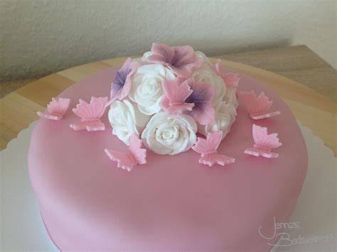 Motivtorte mit Pony-Figur, Namensschild und Schmetterlingen