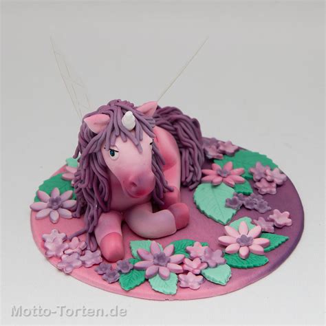 Motto-Torten: Beispiele für Einhorn-, Fußball- und Tierkuchen zur Inspiration