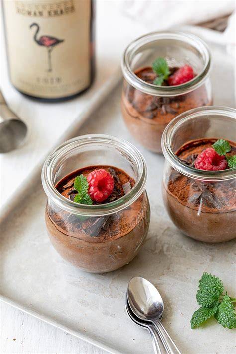 Mousse au Chocolat im Glas mit Gin