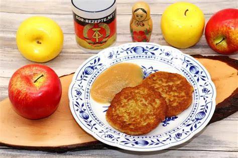 Muffin-Zutaten: Apfelmus, Eier, Mehl, Öl und weitere optionale Zutaten