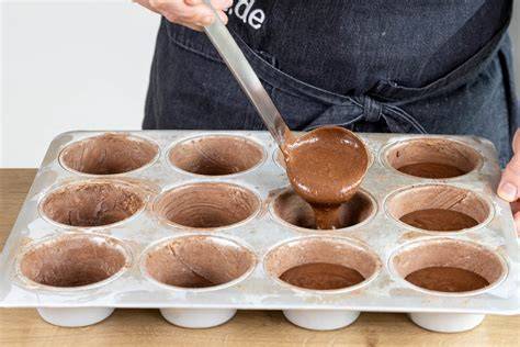 Muffinblech mit Mini-Törtchen, Schoko-Deko und Schritt-für-Schritt Anleitungen