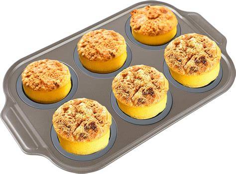 Muffinblech mit Muffins und Cupcakes