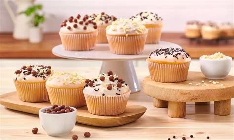 Muffins als Kunstwerke mit Glasur und Deko für verschiedene Anlässe