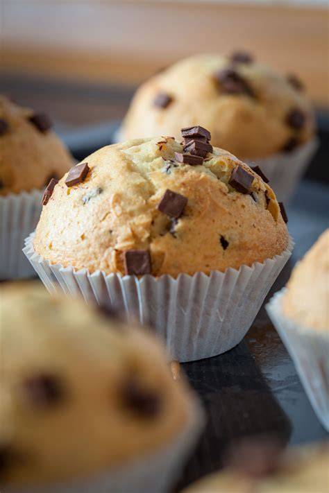 Muffins frisch aus dem Ofen auf Kuchengitter