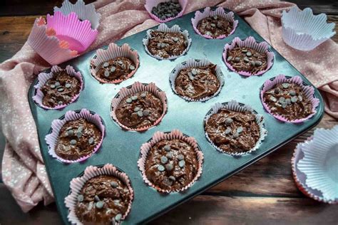 Muffins im Muffinblech beim Abkühlen