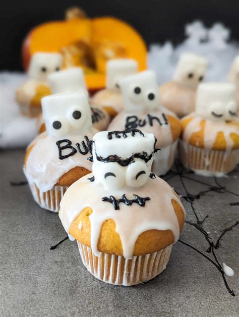Muffins in Halloween-Muffinförmchen gebacken