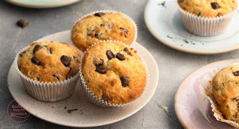 Muffins mit Bananen und Schokostückchen, aufgeschnitten