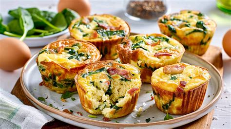 Muffins mit zerkleinerten Überraschungseiern