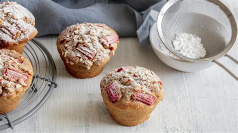 Muffins vor dem Backen in Papierförmchen