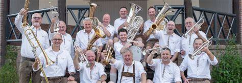 Musikgruppen und Blasmusik beim Käsekuchenfest Waibstadt