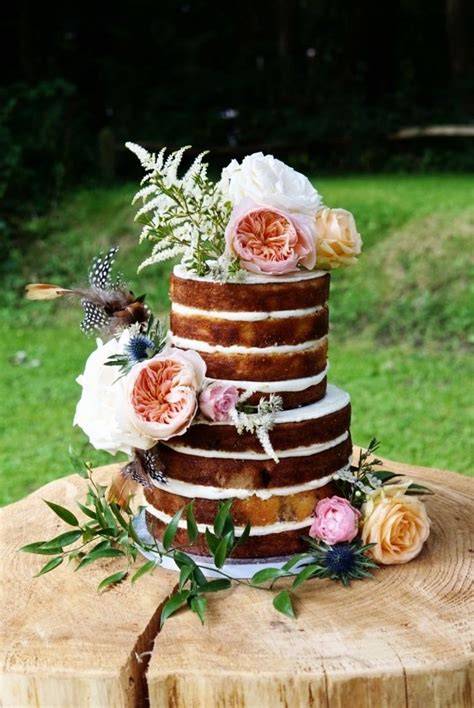 Muster einer zweistöckigen Hochzeitstorte im Boho-Stil