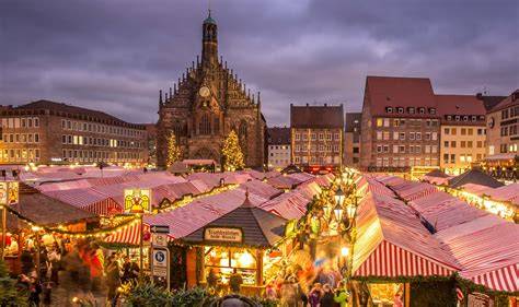 Nürnberger Christkindlesmarkt mit Lebkuchenständen