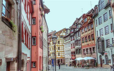 Nürnberger Innenstadt mit typischem Lebkuchenladen