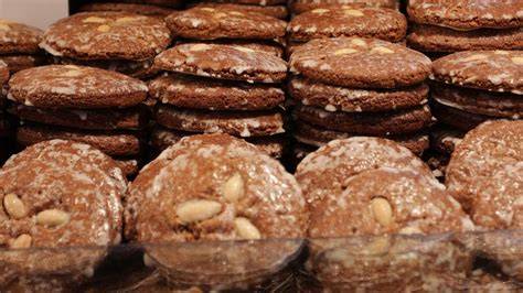 Nürnberger Lebkuchen im Verkaufsdisplay, regionale Spezialität