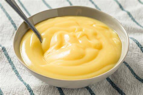 Nahaufnahme von Puddingoberfläche mit klassischer Puddinghaut