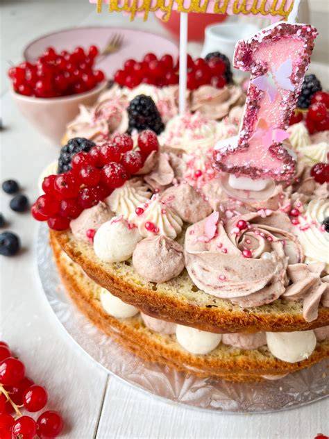Naked Cake zum ersten Geburtstag ohne Zucker