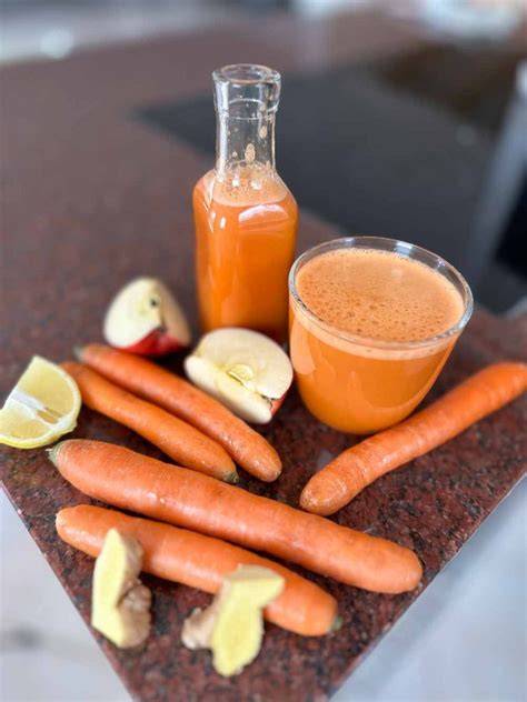 Natürliche Farbalternativen: Karottensaft und Kurkuma für gelbes Marzipan