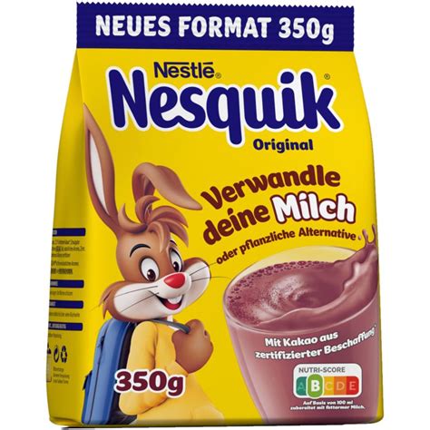 Nesquik weniger Zucker Packung und Glas Schokogetränk