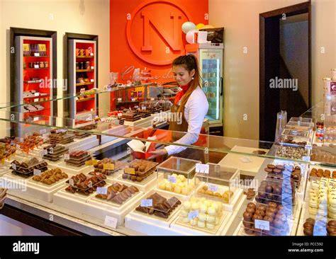 Neuhaus Schaufenster in einer Innenstadt-Filiale