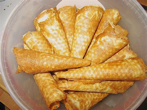 Neujahrskuchen mit Hörnchenholz und Waffeleisen