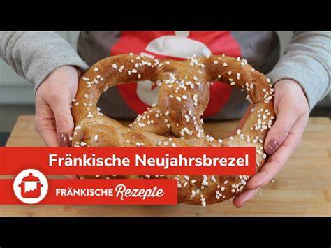 Neujahrstisch: Schokoladenschwein, Brezel und Glücksbringer