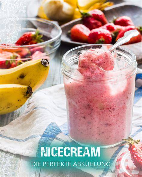 Nicecream aus gefrorenen Bananen im Mixer