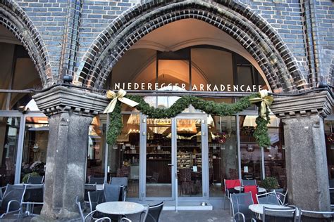 Niederegger Café Lübeck: Kaffee und Marzipan-Törtchen