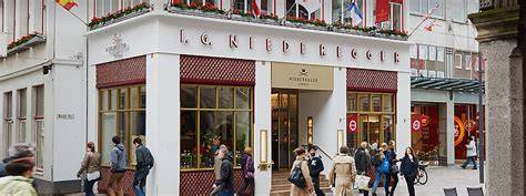 Niederegger Café und Tortenvielfalt