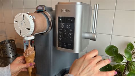 Ninja Creami Swirl im Einsatz: Softeis-Ausgabe und Reinigung