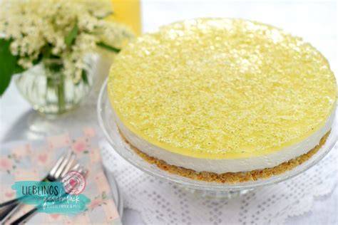 No‑Bake Holunderblüten Torte angeschnitten