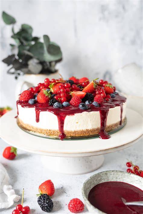 No bake Cake: Cremiger Frischkäsekuchen mit Streuseln im Glas