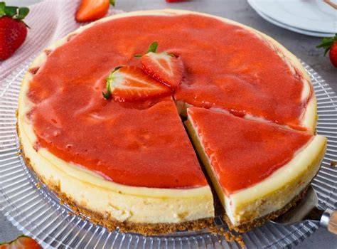 No-Bake American Cheesecake mit fruchtigem Erdbeertopping