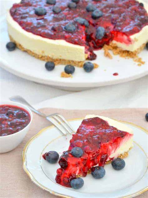 No-Bake Cheesecake mit Beerentopping