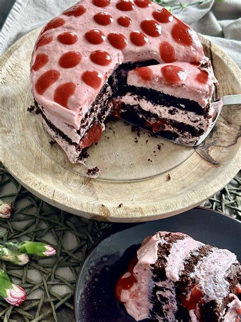 No-Bake Detektiv-Torte mit Schokoboden