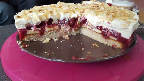 No-Bake KiBa Torte mit Kirschsaft-Topping