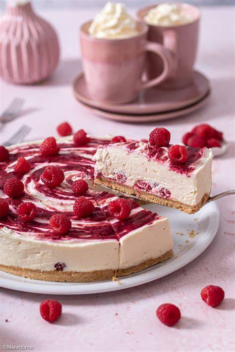 No-Bake Limettencreme-Torte im Anschnitt