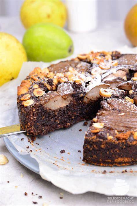 No-Bake Schoko-Dattel-Tarte mit Birnen