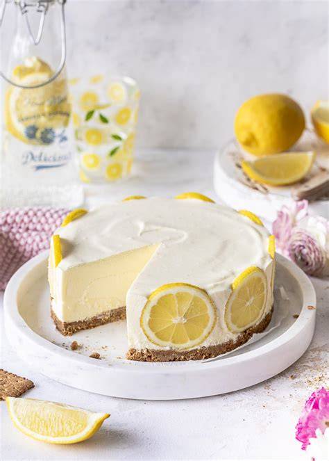 No-Bake Zitronen-Cheesecake mit Zitronenscheiben-Deko