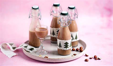 Nougat Tonkabohnen Likör mit veganer Sahne und Deko