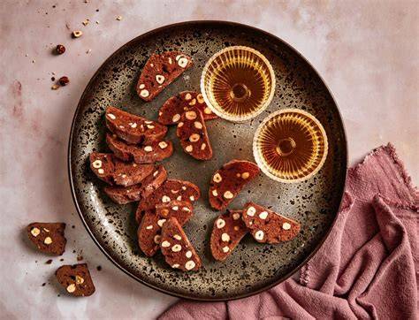 Nougat-Masse mit Haselnüssen und Schokolade