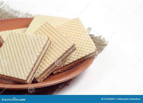 Nougat-Schnitten mit Oblaten, angeschnittene Platte, Schichten sichtbar
